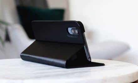 Review: Artwizz FolioJacket – Praktisches Case für das iPhone X/XS mit Stand-Funktion