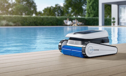 Neu bei ECOVACS: ULTRAMARINE P1 Poolreinigungsroboter für die automatische und kabellose Reinigung privater Pools