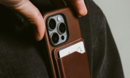 Neu bei NOMAD: Leather Mag Wallet mit Find My in limitierter Olde Dublin Edition